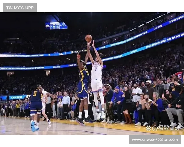 卡鲁索抢断助攻霍姆格伦暴扣,雷霆末节锁定胜局 卡鲁索抢断助攻霍姆格伦暴扣,雷霆末节锁定胜局